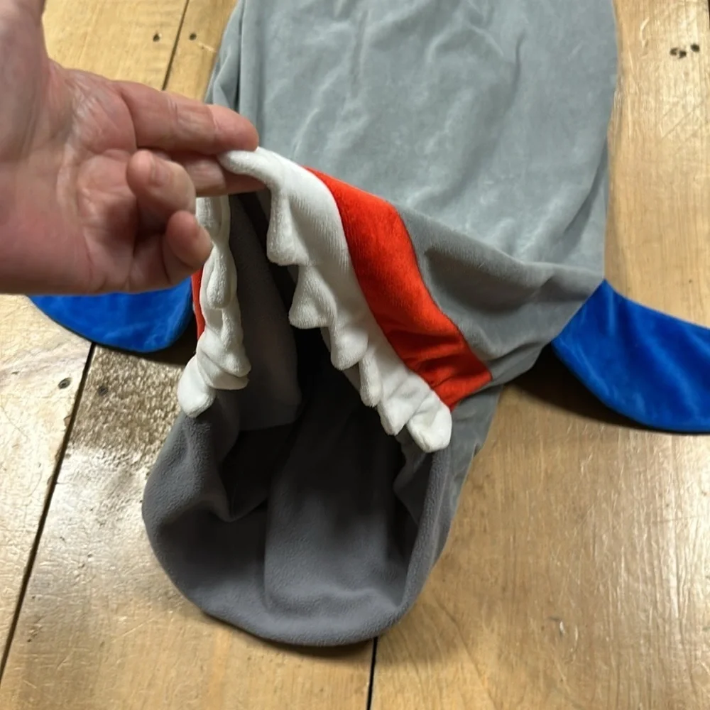 Soft & Cute - 3D Shark Tail Polyester Sofa Beach Blanket  Kids Sleeping Bag Jaws